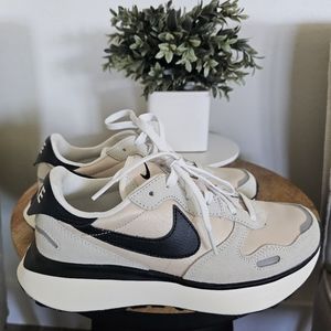 Women's Nike Phoenix